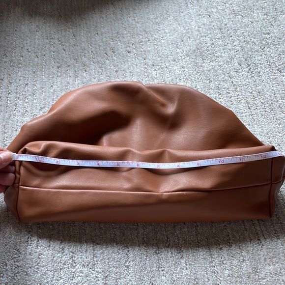 The Pouch Bag in vegan cognac leather - Picture 3 of 10